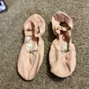 Ballet shoes kids one size fits all. Youth